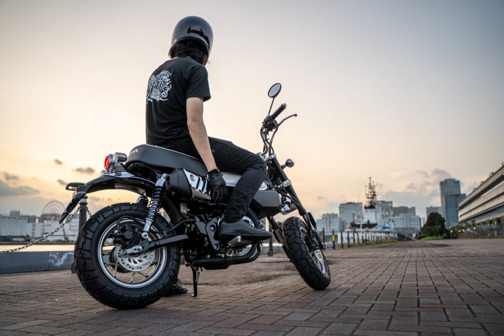 モンキー125と夕日