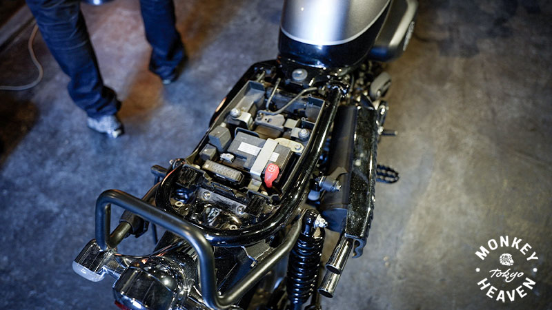 モンキー125シート取り外し