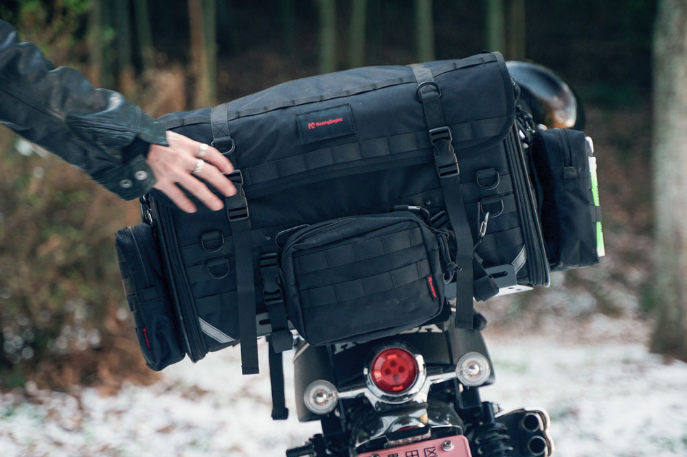 モンキー125に大型シートバッグでキャンプ