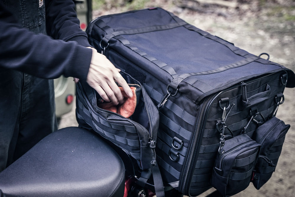 ヘンリービギンズのシートバッグとハンターカブ